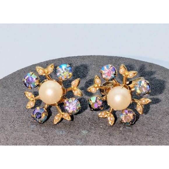 Vintage 50s AB Crystal Faux Pearls Gold Tone Screw On Earrings - Picture 3 of 4